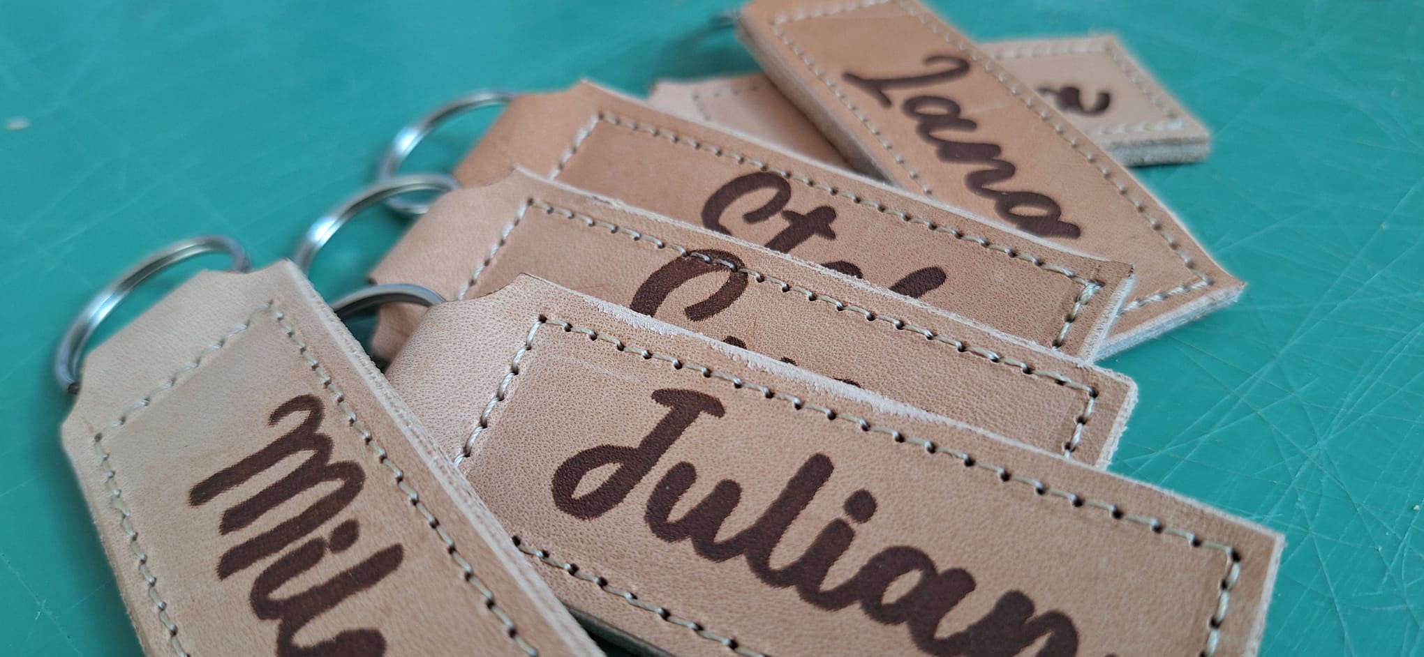 Leren sleutelhangers met naam