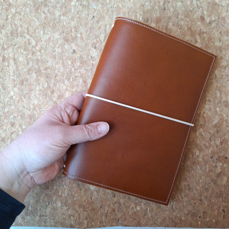 A5 notitieboek zonder gravering. Kleur cognac